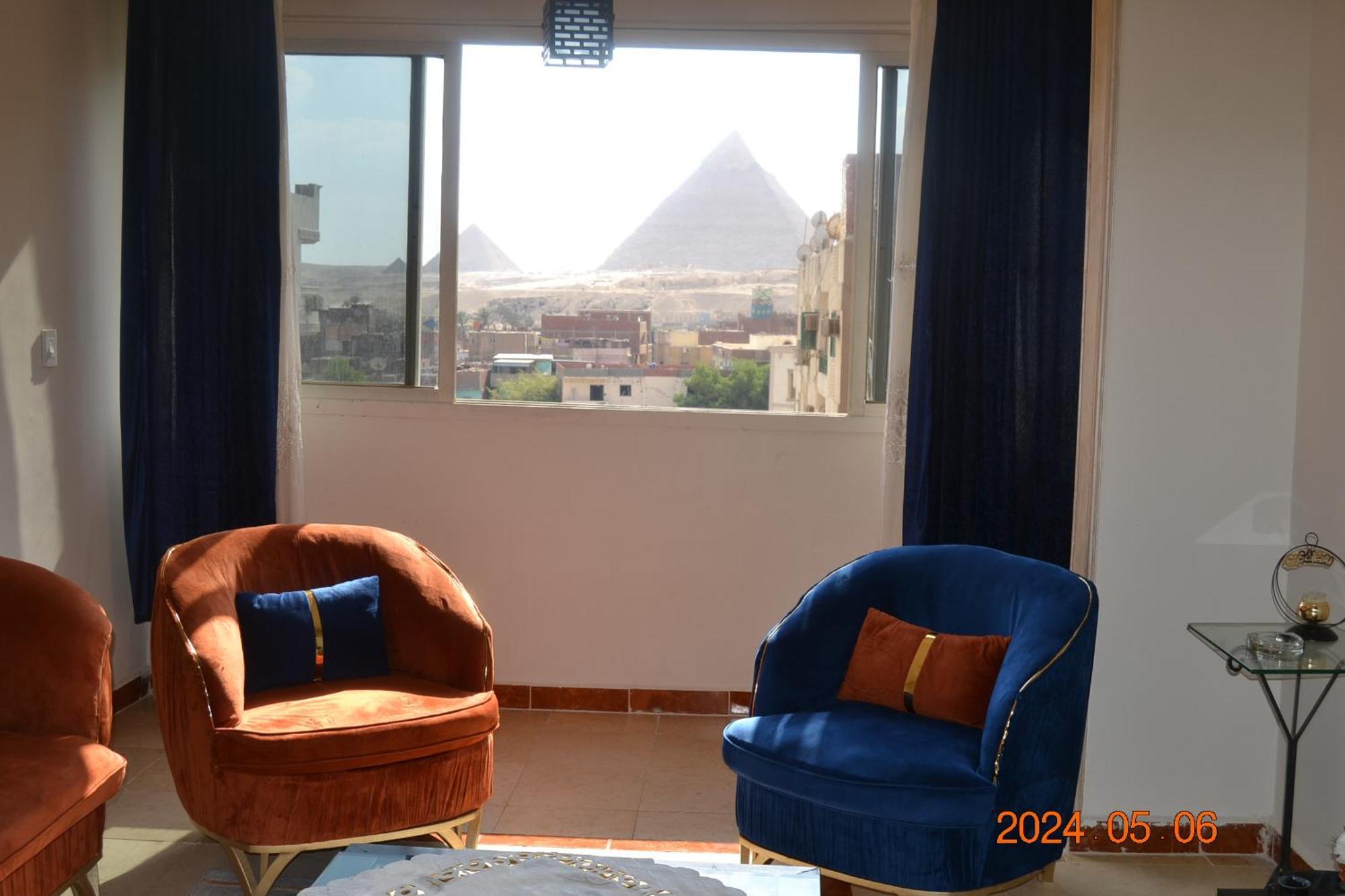 Golden Pyramids Apartment