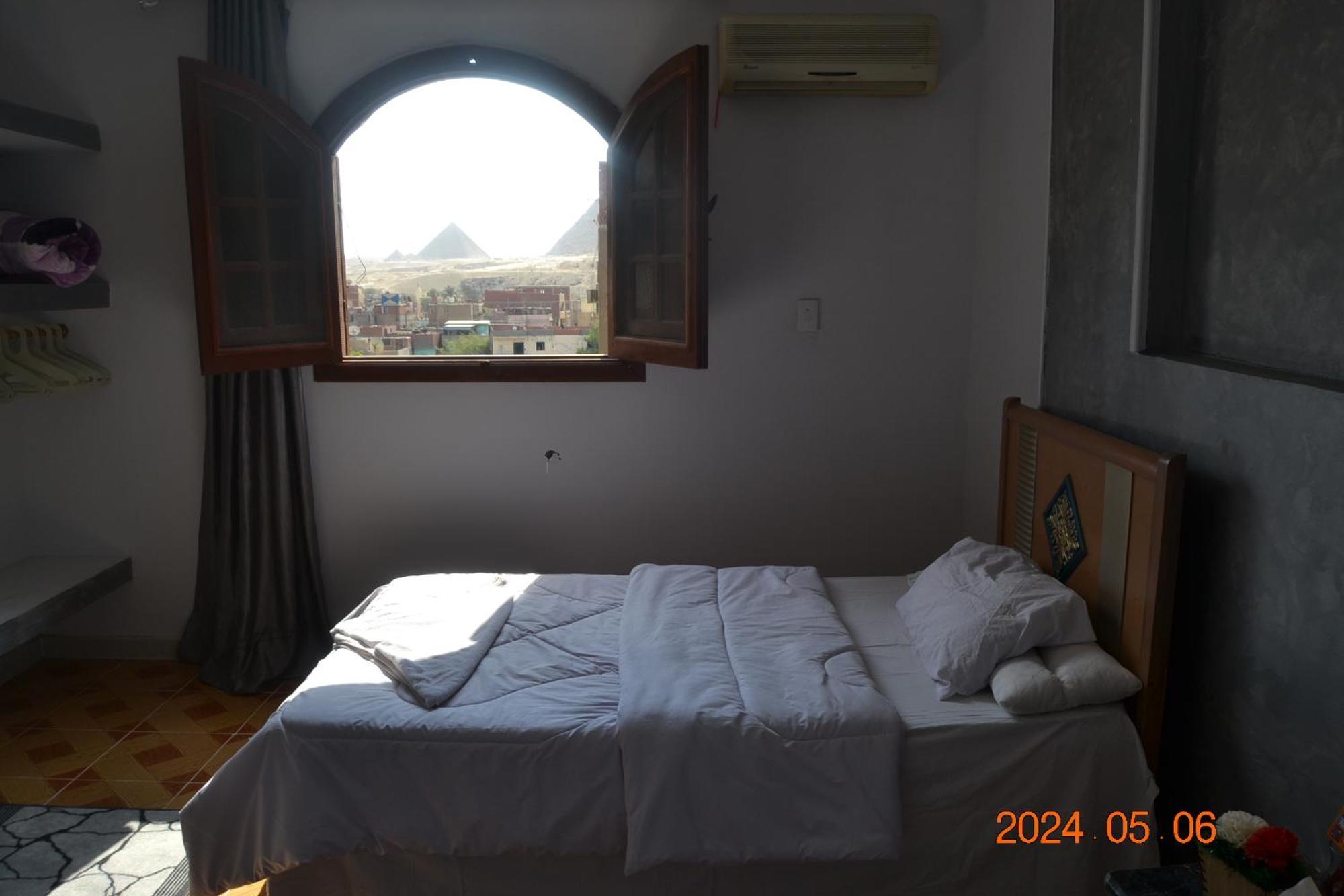 Apartment Golden Pyramids