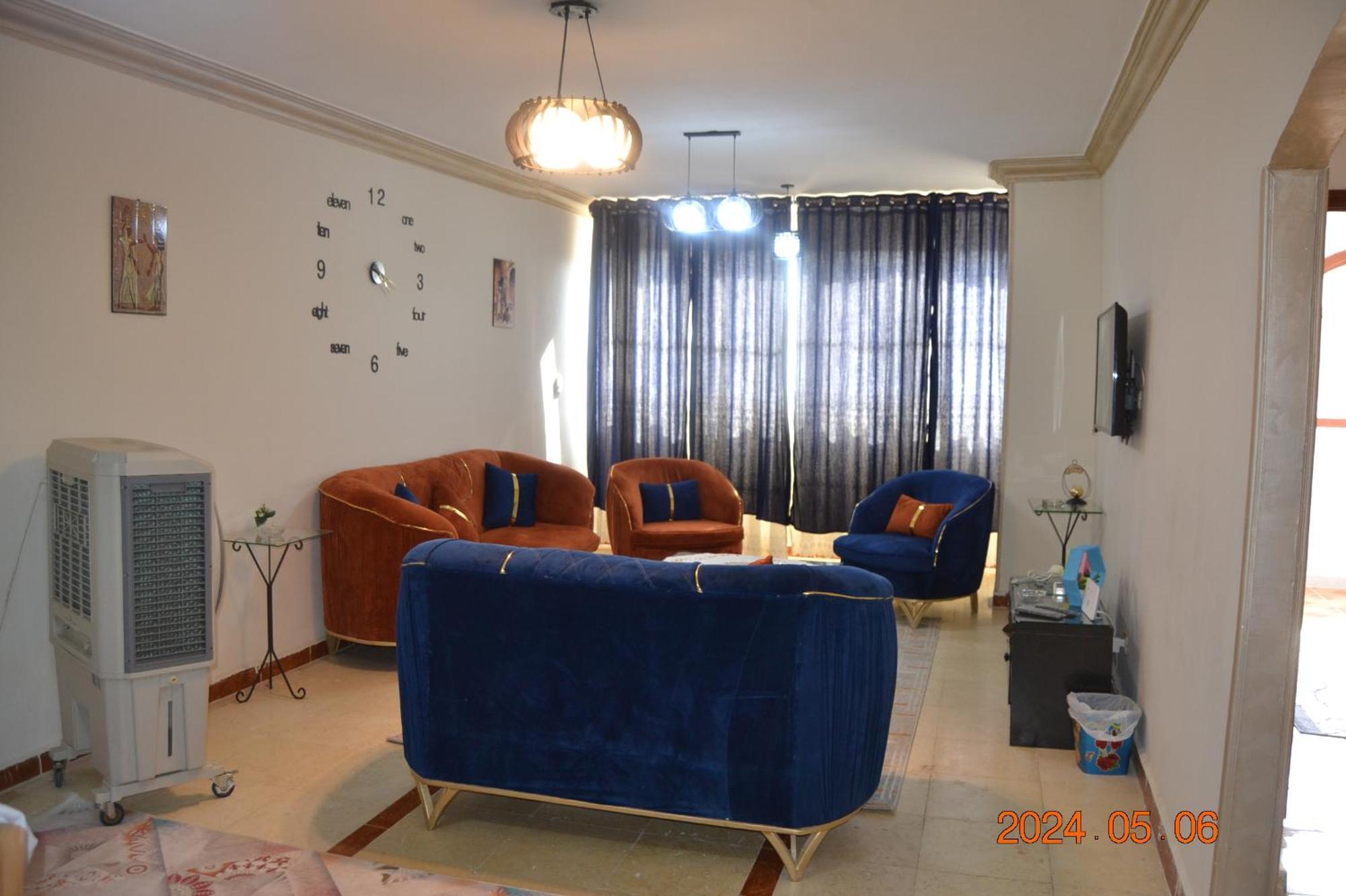 Golden Pyramids Apartment *